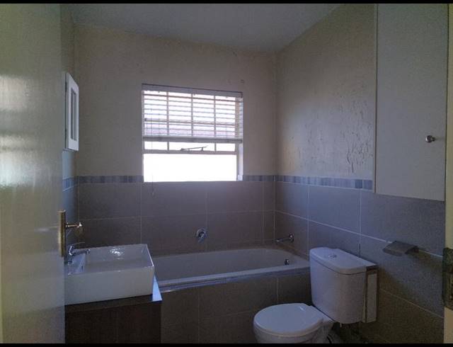 3 BEDROOM TOWNHOUSE FOR SALE IN WILGEHEUWEL